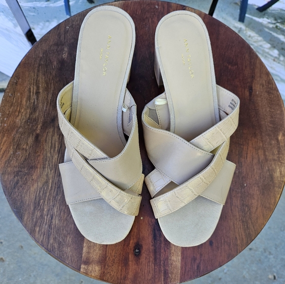 Ann Taylor Women's Block Heels - Picture 2 of 9